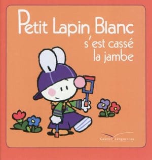 Petit lapin blanc s'est cassé une jambe