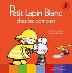 Petit lapin blanc chez les pompiers